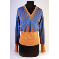 Sweater blue square flower