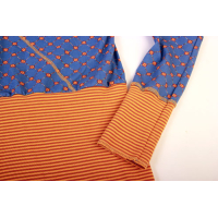 Sweater blue square flower