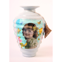 Vaas meisje met vlinders