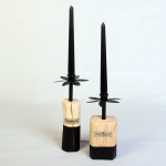 Kandelaar van hout en metaal