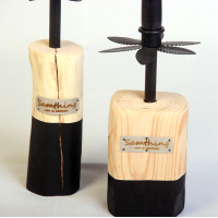 Kandelaar van hout en metaal