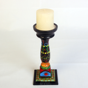 Kandelaar van beschilderd hout